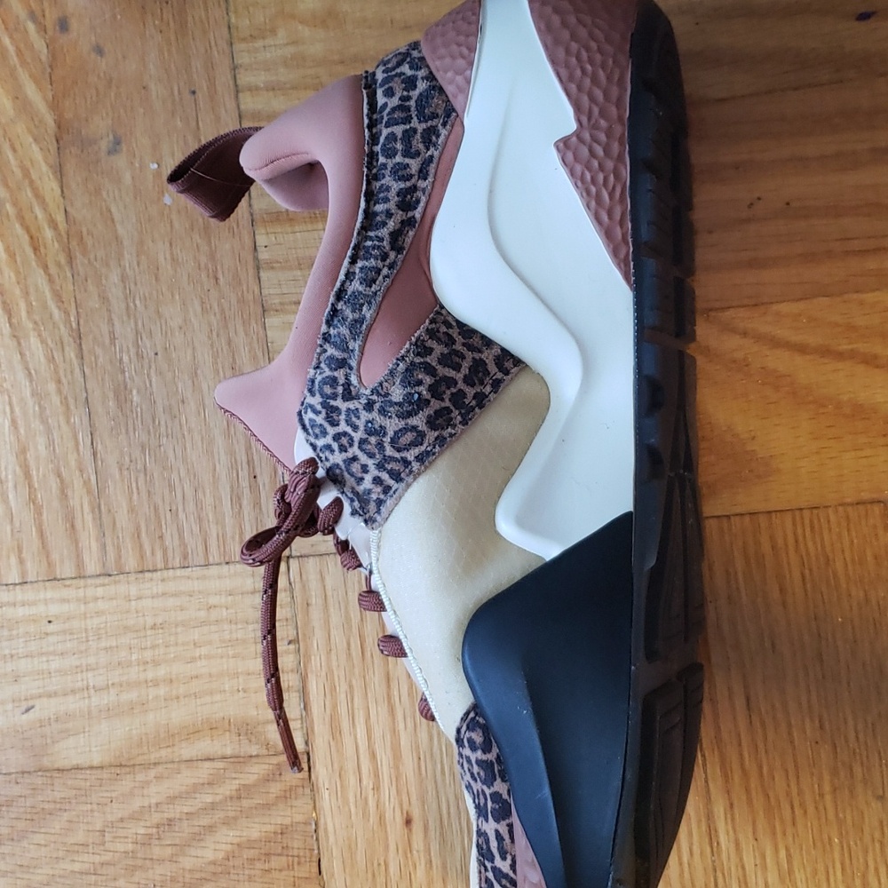2. Kenneth Cole sneakers Sz 6